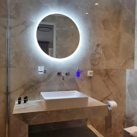 Klg And نيكيتي